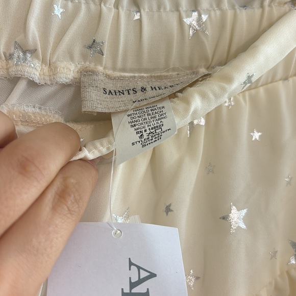 Saints & Hearts Star Flowy shorts - Picture 3 of 3